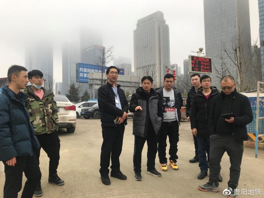 检查组在国际生态会议中心站～阳关站区间美的悦然里项目施工现场开展检查